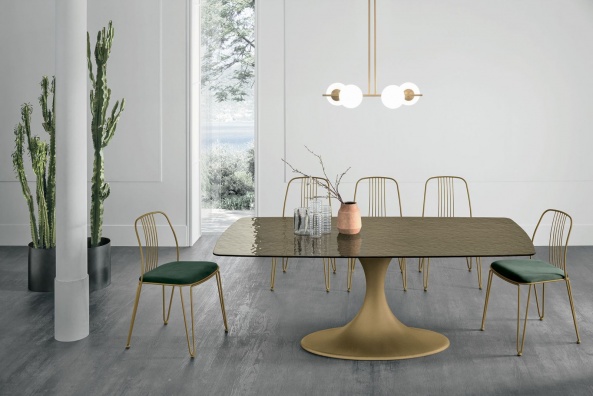 Calice dining table