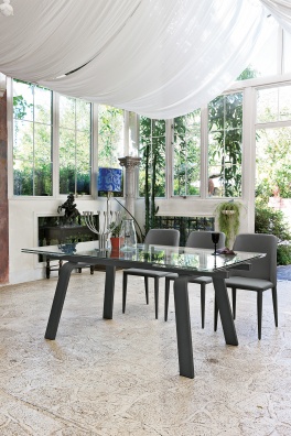 Marte dining table