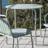 Easy outdoor dining table