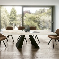 Taurus dining table