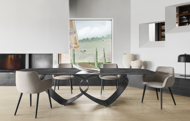 Breeze dining table