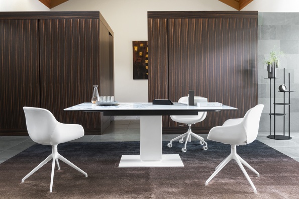 Echo dining table