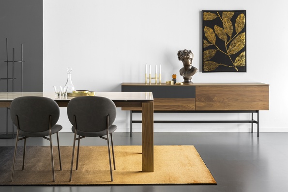 Omnia dining table
