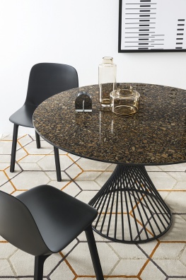 Vela dining chair