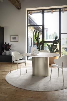 Yoroi dining table - myhome