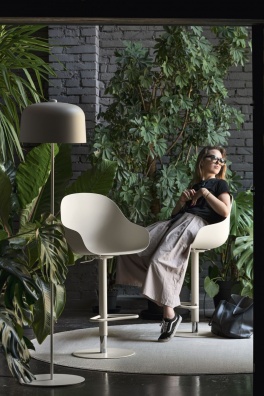 Academy stool with armrests - myhome