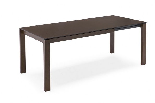 Baron dining table