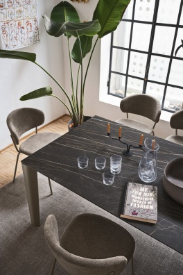 Band dining table