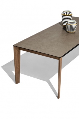 Band dining table