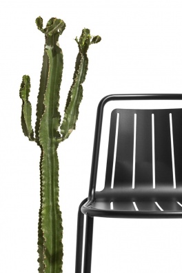 Easy outdoor dining chair