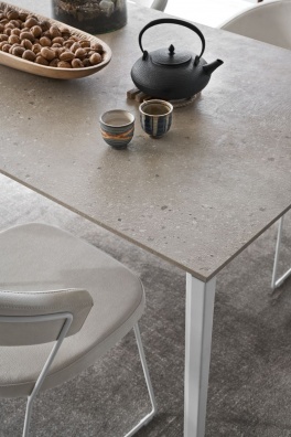 Pentagon dining table - myhome Pentagon dining table - myhome