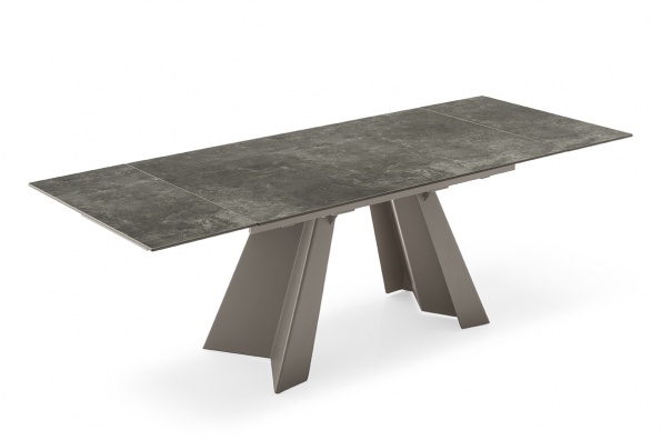Wings dining table