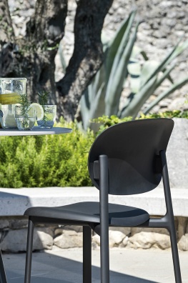 Zero outdoor dining chair