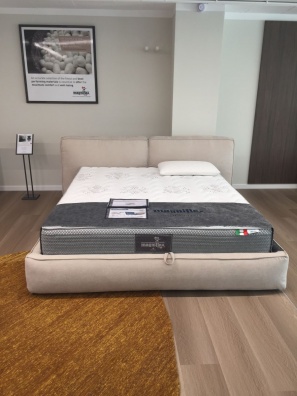 Fiocco double bed - showroom sample