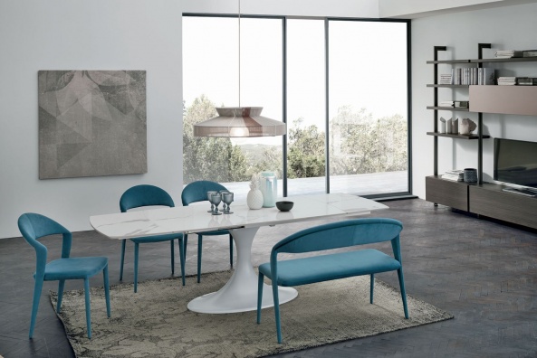 Calice dining table