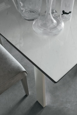 Marte dining table