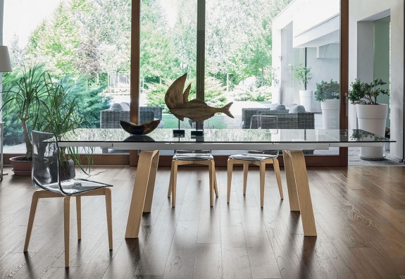 Marte wood dining table
