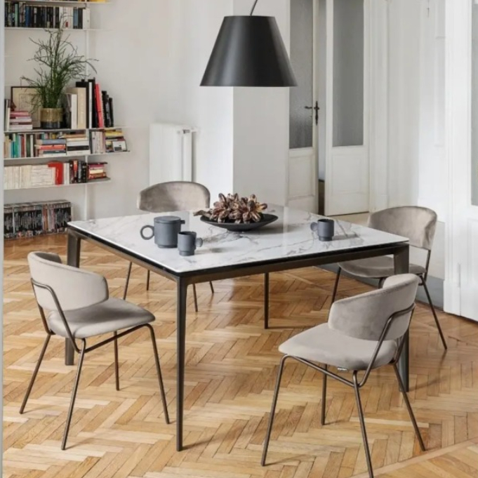 Boma dining table