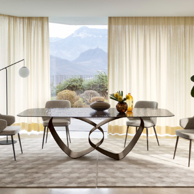 Breeze dining table