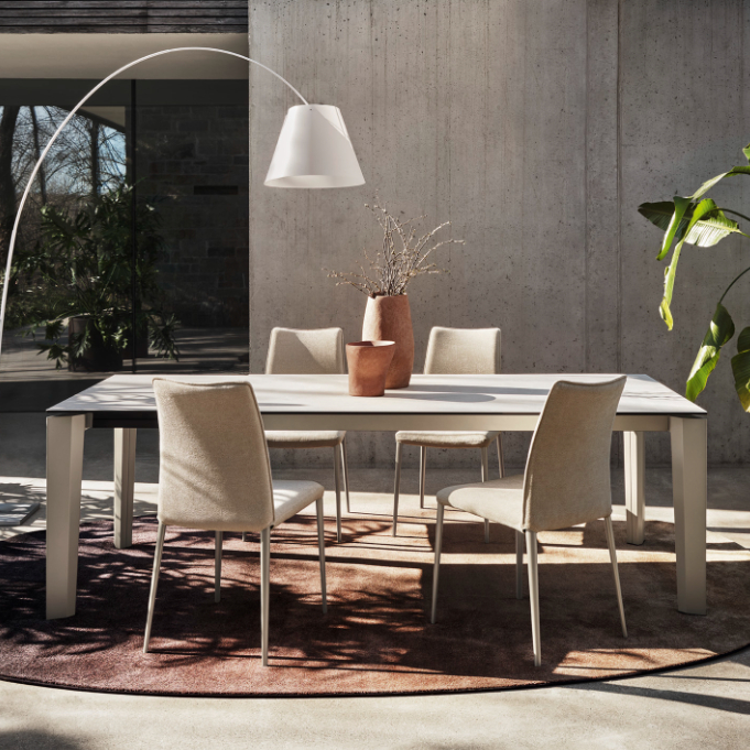 Delta dining table