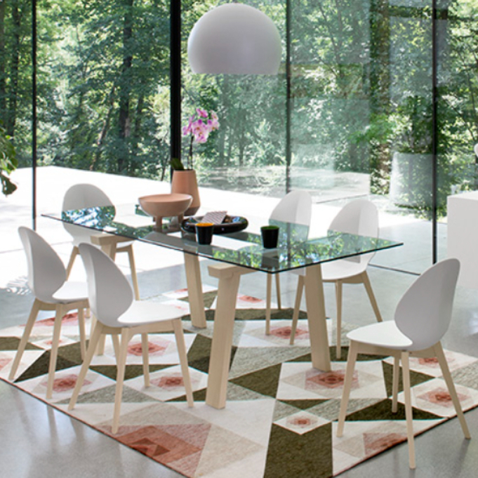 Levante dining table