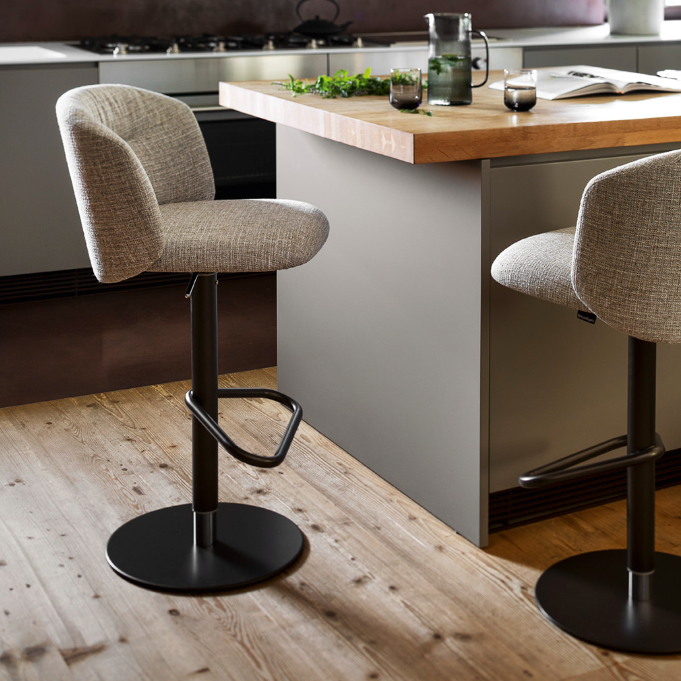 Sweel adjustable stool
