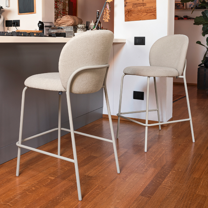 Cozy Mid stool