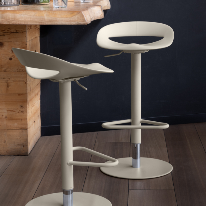 Cosmopolitan adjustable stool