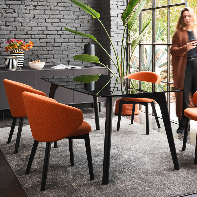 Pod dinining table