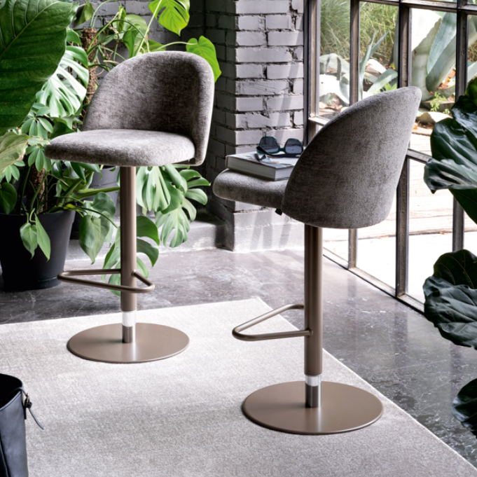 Tuka Mid adjustable stool