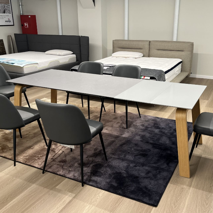 Deimos dining table - showroom sample