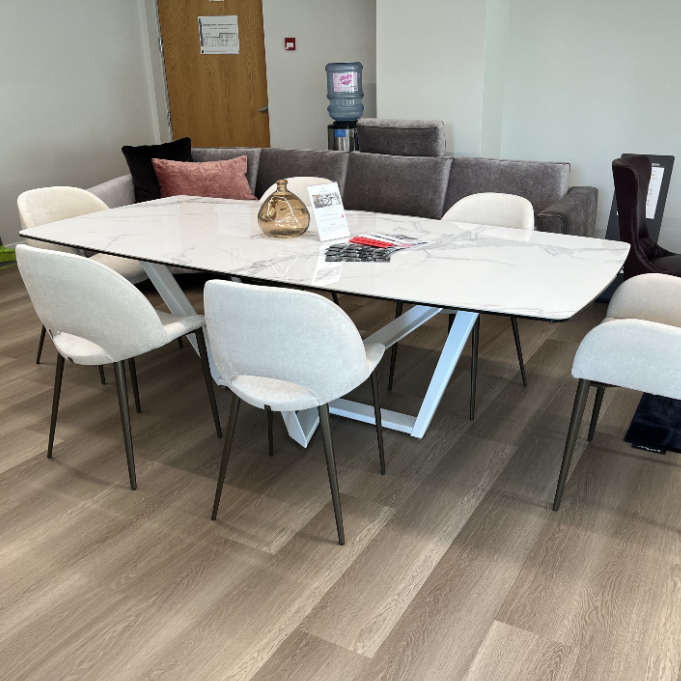 Priamo dining table - showroom sample