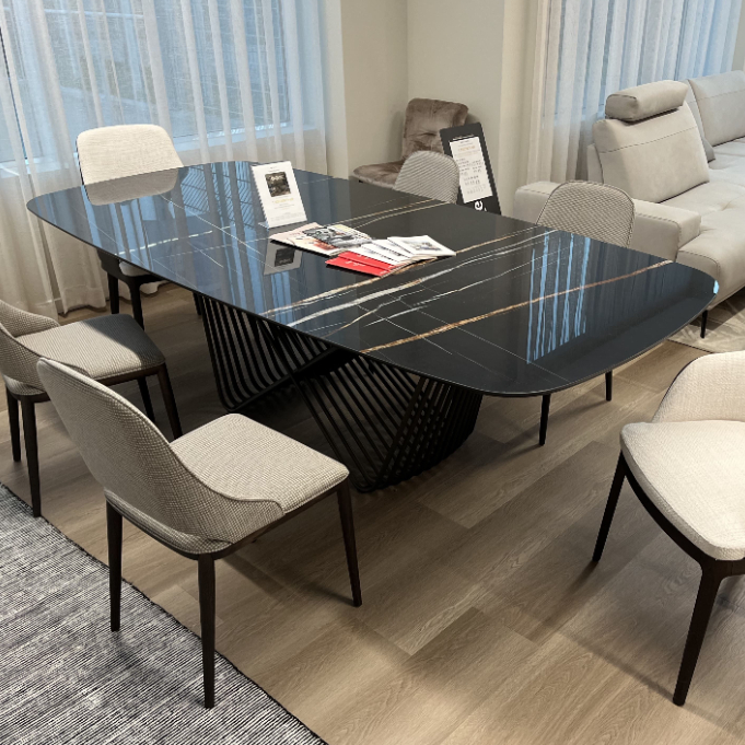 Tenso dining table - showroom