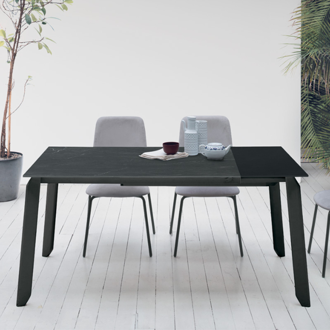 Efesto dining table